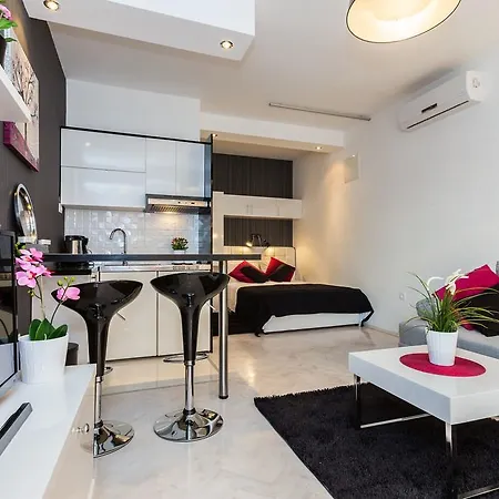 Elizabeth Apartment