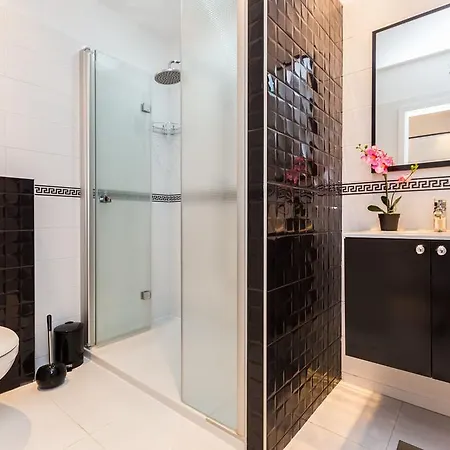 Elizabeth Apartment