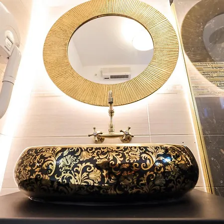 Elizabeth Apartment *