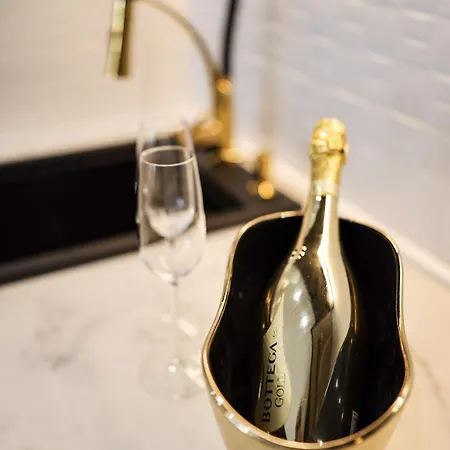 アパート Elizabeth ビオグラード・ナ・モル