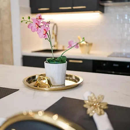 Elizabeth ビオグラード・ナ・モル