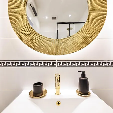 Elizabeth Apartment *