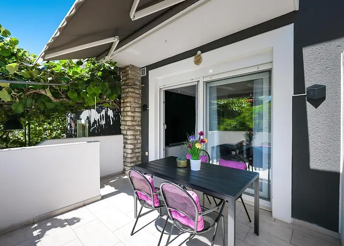 Elizabeth 비오그라드나모루